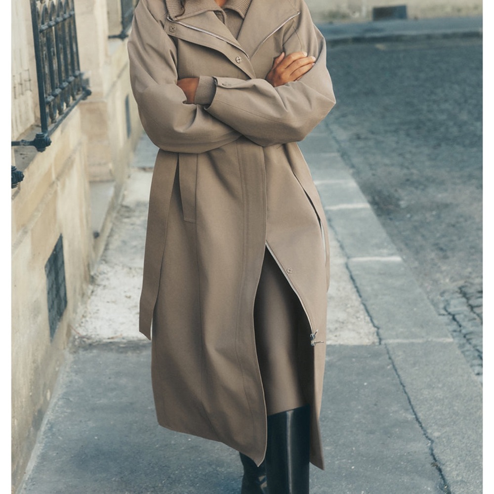 ALO Yoga Light Cocoa Journey Trench Coat